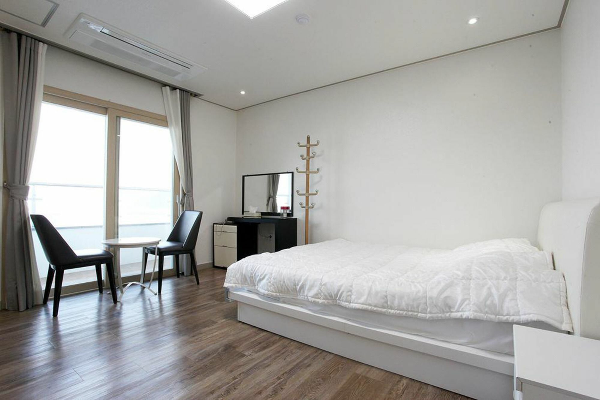 Aparthotel Poem House Jeju Esterno foto